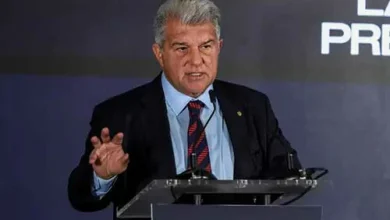 جوان لابورتا يناقش دور أليخاندرو إيتشيفاريا في برشلونة بعد انتقادات تشافي